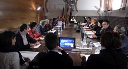 Reunión constitutiva de la mesa de directores y directoras de centros con María José Català.
