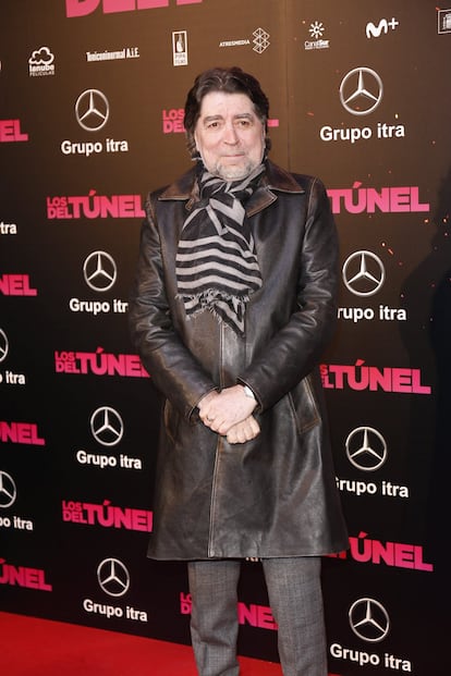 <strong>Joaquín Sabina.</strong> "La vida sin una copita se me hace incolora, inodora e insípida", dijo Joaquín Sabina en 'Sabina en carne viva'. En el capítulo 'Con lo que ha sido esta nariz', el cantautor habla de su idilio con las drogas. Reconoce haber tenido una intensa relación con la cocaína. "Yo nunca he negado que me metiera rayas a diario", afirma en el libro. "Pero tal vez soy más borracho que adicto a la cocaína, porque mientras a mi alrededor mataban por un raya, yo no lo hacía (…) He podido dejar las drogas sin grandes conflictos", aseguró.