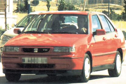 Fotografía del radar que muestra el coche del concejal con un hombre conduciendo.