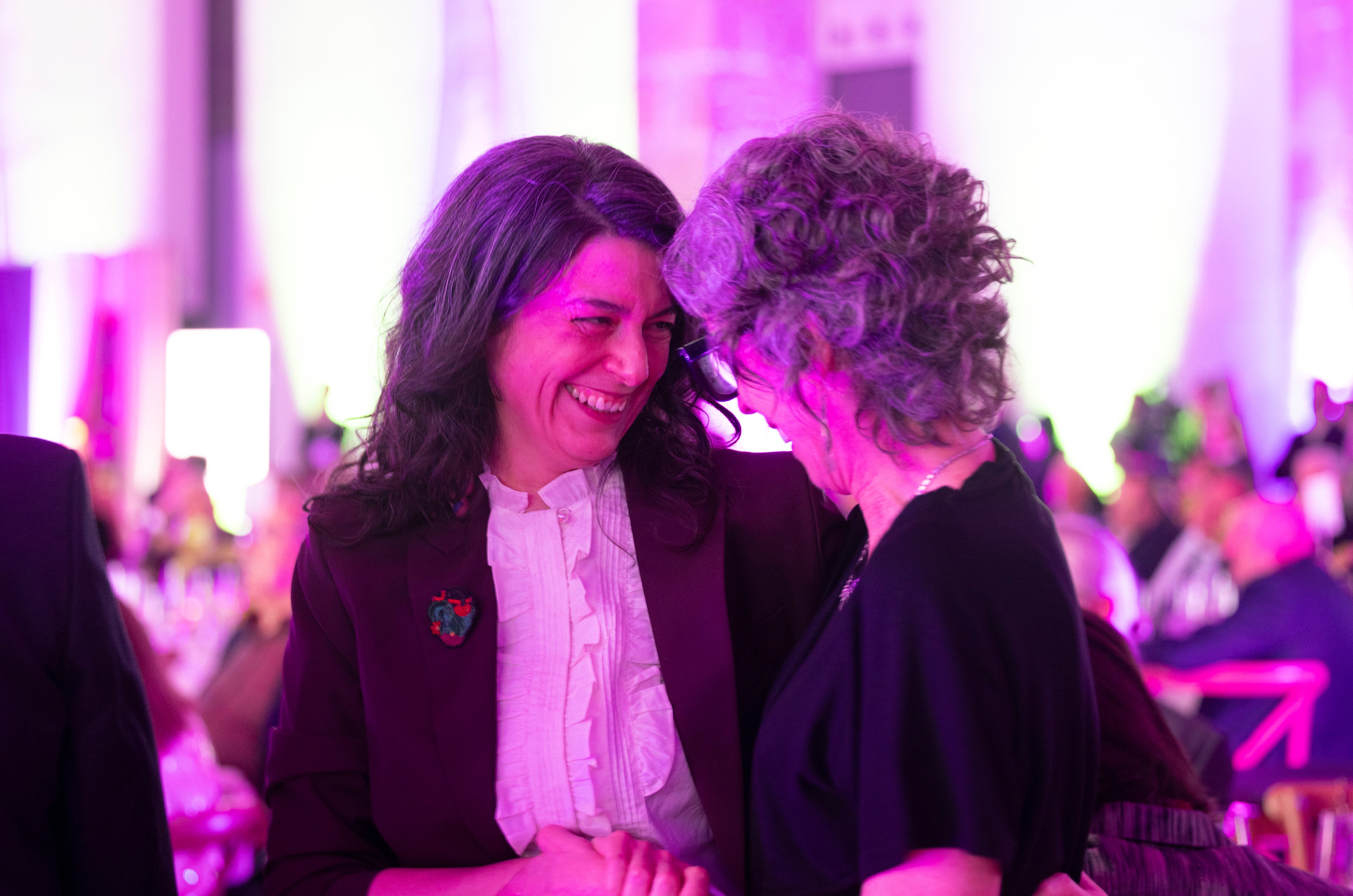 “¿Por qué perder el tiempo en 250 páginas si puedo contarlo en 20?”: la escritora Samanta Schweblin, ganadora del premio Aena, en siete cuentos