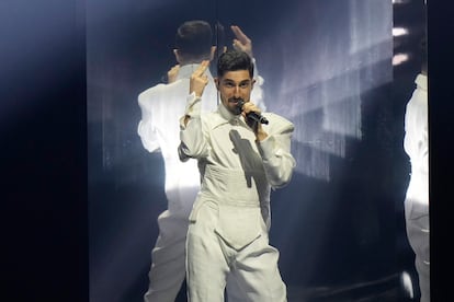 El cantante de Israel, Michael Ben David en su actuación en la segunda semifinal del Festival de Eurovisión 2022. 