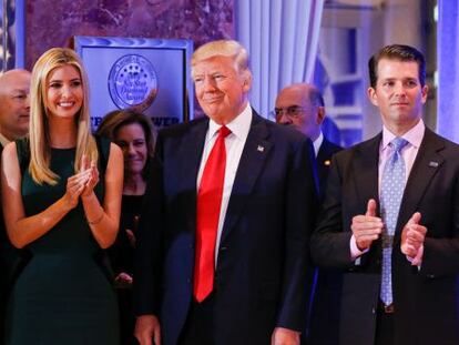 El presidente de EE UU, Donald Trump, junto a su hija Ivanka en un acto oficial.