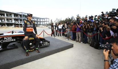 El piloto Sergio P&eacute;rez en la capital mexicana.