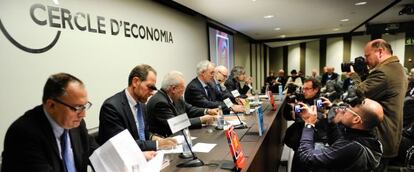 De izquierda a derecha, Lluís Bassets, Enric Hernández, Joan Tapia, Anton Costas, Marius Carol y Carles Capdevila.