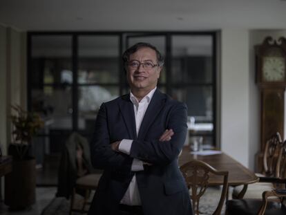 El candidato presidencial, Gustavo Petro, en su apartamento al norte de Bogotá, el 13 de junio de 2022.