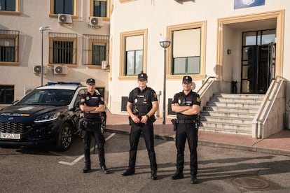 V. G., A. F. y V. E, tres de los policías que intervinieron en el rescate de Leganés.