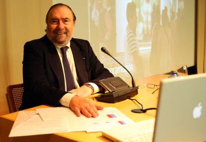 El director del Museo de Bellas Artes de Bilbao, Javier Viar, antes de la presentación de la programación de 2013.