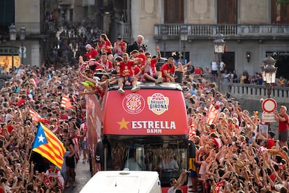 Jugadores del Girona FC y del Basquet Girona