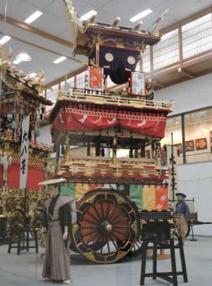 Sala de exhibición de carrozas del festival de Takayama.