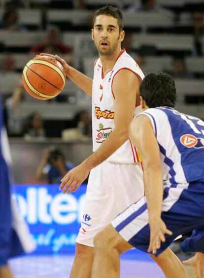 Juan Carlos Navarro se dispone a dar un pase.