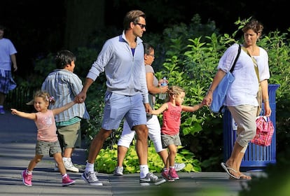 Roger Federer con su esposa y sus dos hijas gemelas. La pareja ha vuelto a tener gemelos.