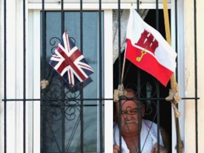 Un vecino de Gibraltar, durante un National Day. 
