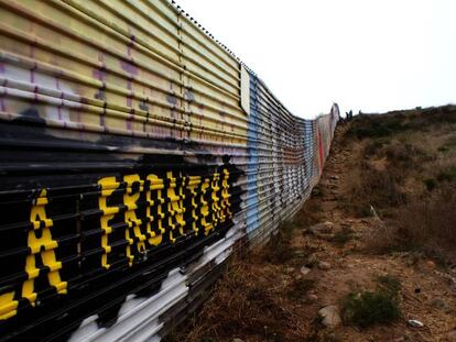 Tramo del muro de la franja fronteriza de Tijuana, M&eacute;xico