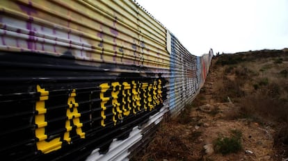 Tramo del muro de la franja fronteriza de Tijuana, M&eacute;xico