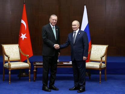Los presidentes Vladímir Putin y Recep Tayyip Erdogan, en Astana, en octubre de 2022.