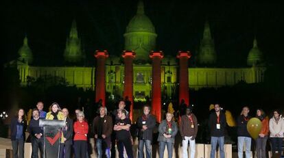 Carme Forcadell, se dirige a los concentrados, ayer en el acto final de la ANC y &Ograve;mnium Cultural.