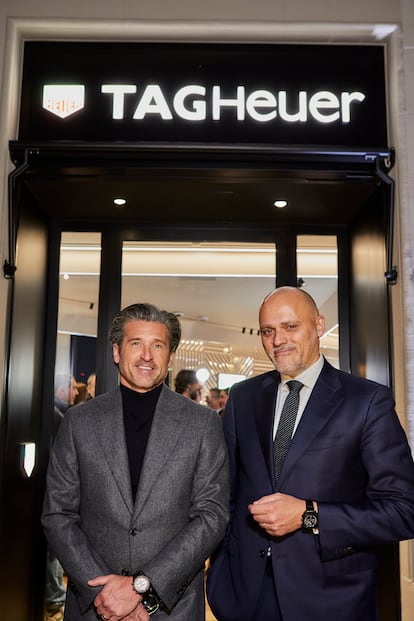 El CEO de TAG Heuer, Antoine Pin (a la derecha), junto a Patrick Dempsey a las puertas de la boutique de la marca en Passeig de Gràcia, 59 (Barcelona).