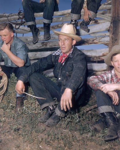 Bing Crosby  junto a sus hijos Gary, Phillip, Dennis y Lindsay, circa 1948.