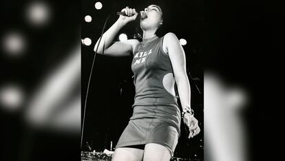Kathleen Hanna en 1993 en un concierto en Los Ángeles.