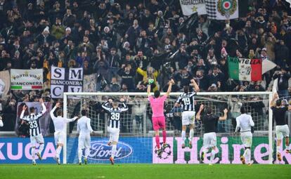 Los jugadores de &#039;la Juve&#039; celebran el pase a cuartos.