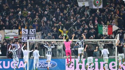 Los jugadores de &#039;la Juve&#039; celebran el pase a cuartos.