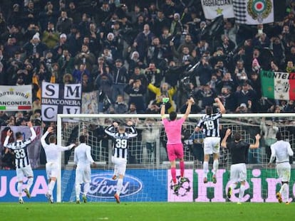 Los jugadores de &#039;la Juve&#039; celebran el pase a cuartos.