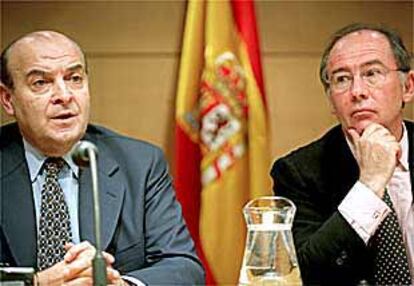 Domingo Cavallo (a la izquierda) y Rodrigo Rato, ayer en su encuentro en Madrid.