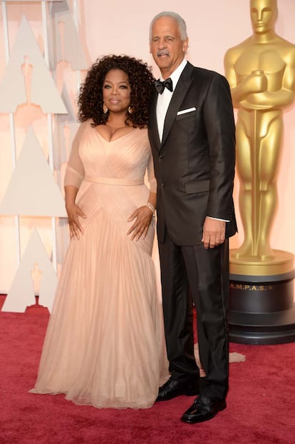 Oprah Winfrey, vestida de Vera Wang, acudió acompañada de su marido Stedman Graham.