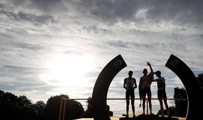 Geraint Thomas, Tom Dumoulin y Chris Froome, en el podio de los Campos Elíseos