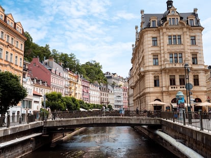 Una de las calles principales de la ciudad Karlovy Vary, en la República Checa.