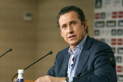 Jorge Valdano durante la rueda de prensa posterior a su destitución como director general deportivo del Real Madrid.