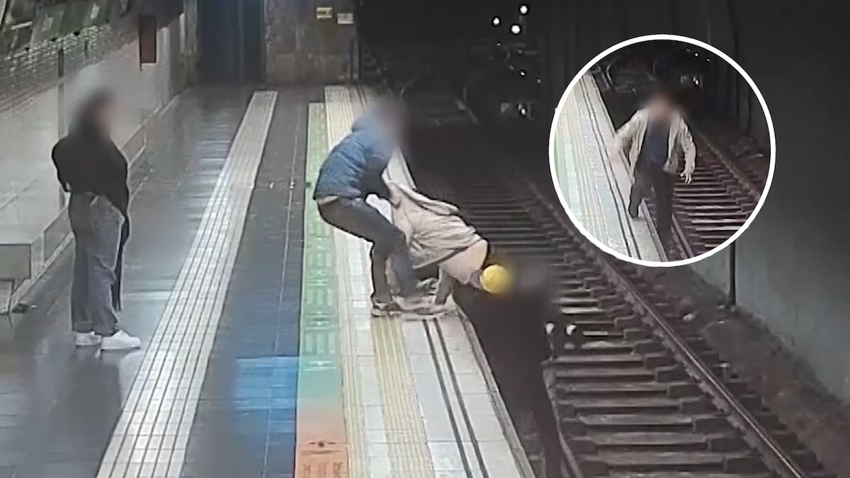 Una Mosso d’Esquadra rescata a un usuario caído en las vías del Metro de Barcelona