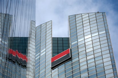 Una imagen de la sede corporativa de Societe Generale en Paris