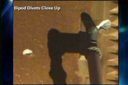La imagen de la NASA muestra los daños sufridos por el tanque externo del transbordador.