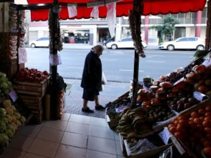 El último derrumbe del peso activa las estrategias de una población habituada a situaciones extremas