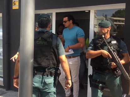 The Civil Guard escorts the owner of the real estate agency after his arrest.