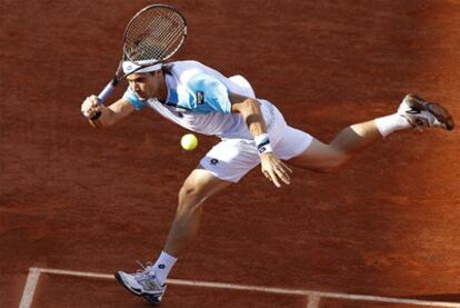 Ferrer devuelve la bola en su partido ante Monfils.