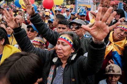 Cientos de manifestantes se renen en apoyo a Edmundo Gonzlez, en Bogot, Colombia.