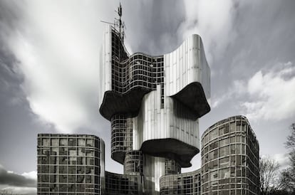 Monumento brutalista al levantamiento del pueblo de Kordun y Banija construido durante la Segunda Guerra Mundial por el arquitecto Veliki Petrovac en Croacia.