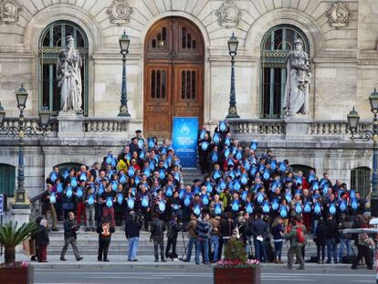 Concentraci&oacute;n del colectivo Tantaz Tanta en las escalinatas del Ayuntamiento de Bilbao.