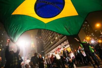 En sus últimas previsiones económicas para Brasil, sexta economía mundial y primera de América Latina, el Fondo pronostica un crecimiento del 2,5 % para 2013 y del 3,3 % para 2014. EFE/Archivo