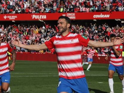 Jorge Molina celebra uno de sus tres goles al Mallorca.