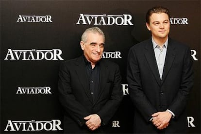 Martin Scorsese y Leonardo Di Caprio posan durante la presentación de su película <i>El aviador</i>.