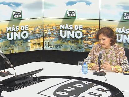 La vicepresidenta del Gobierno, Carmen Calvo, durante la entrevista que ha concedido a Onda Cero este jueves.
