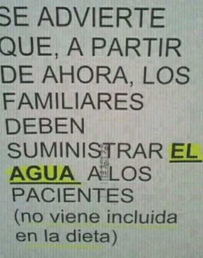 Imagen de un cartel exhibido por el error de una empresa de 'cátering' en un hospital.