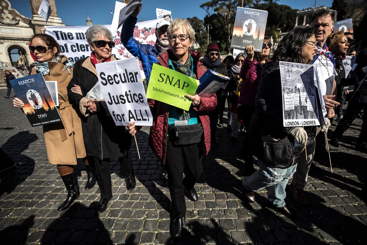 Las víctimas de pederastia exigen su “derecho al tiempo” en todos los países de la UE: “La ley española es profundamente mediocre” | Sociedad