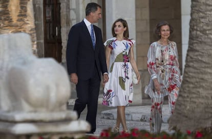 Los reyes de España y la reina Sofía, durante la recepción anual celebrada anoche en el Palacio de la Almudaina de Palma de Mallorca