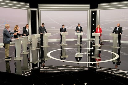 Los candidatos electorales se preparaban el 2 de mayo antes del inicio del debate electoral organizado por RTVE Catalunya.