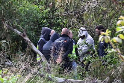La Policía Nacional ha procedido al traslado de los tres detenidos por el crimen de Mohamed Alí hasta el lugar en donde supuestamente habrían ocurrido los hechos, en la zona de García Aldave en Ceuta.