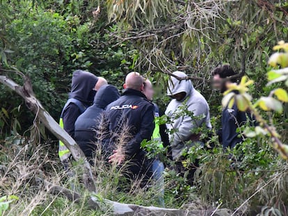 La Policía Nacional ha procedido al traslado de los tres detenidos por el crimen de Mohamed Alí hasta el lugar en donde supuestamente habrían ocurrido los hechos, en la zona de García Aldave en Ceuta.